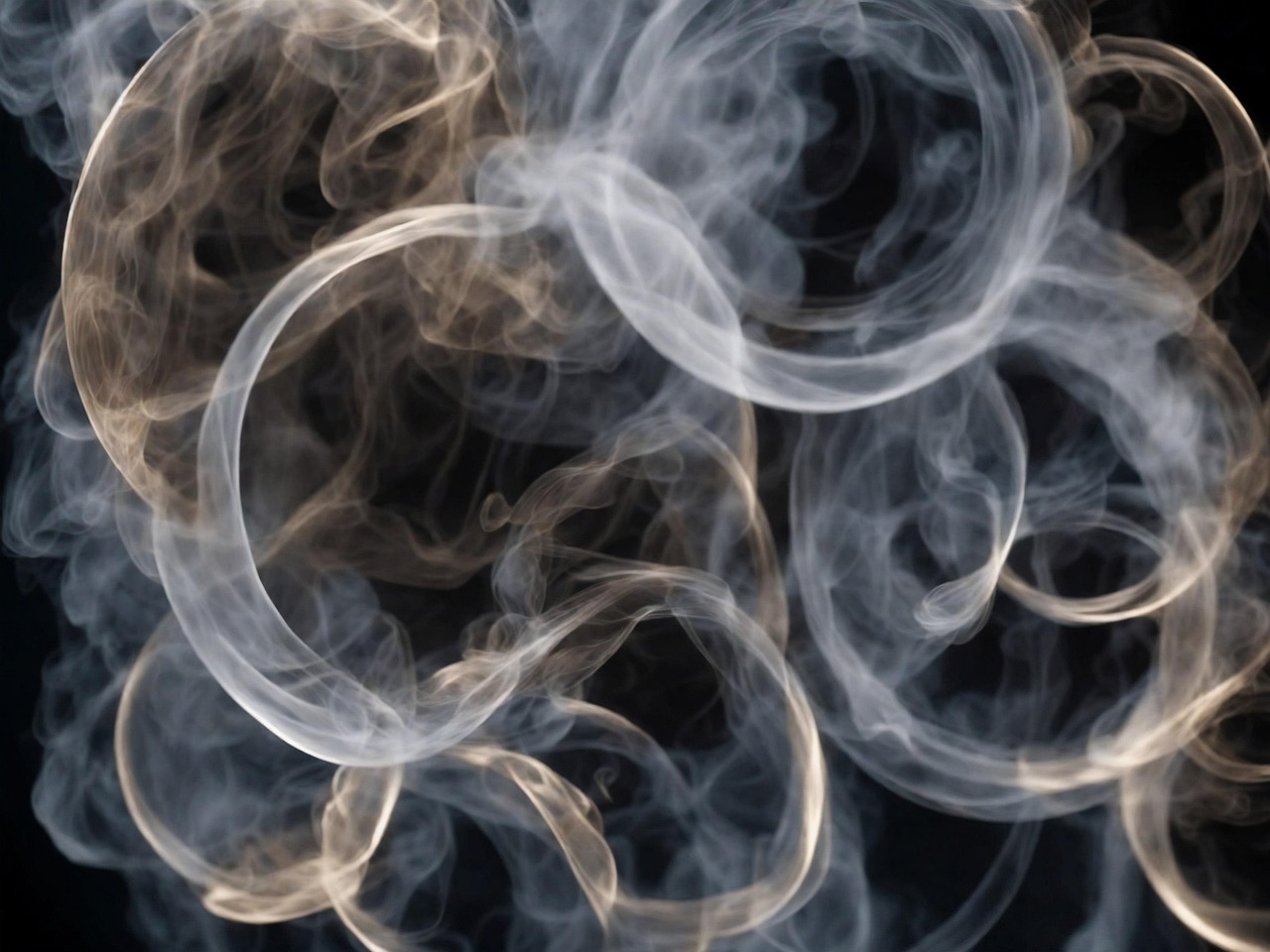 Fresh blueberries and mint leaves illustrating berry and menthol vape flavors